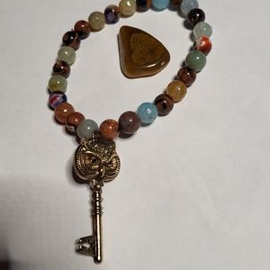 Protection bracelet keeps negative energy away from your energy fileds.